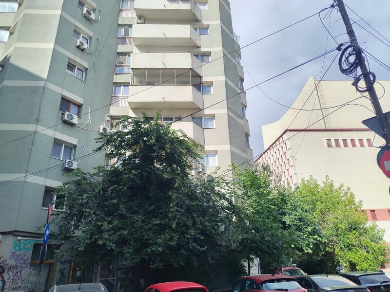 Universitate, Teatrul National, bloc an 80,