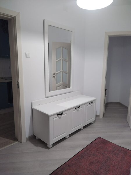 Universitate, Teatrul National, bloc an 80,