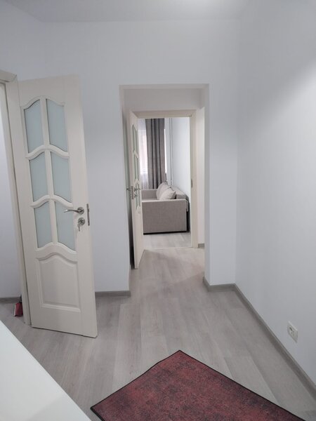 Universitate, Teatrul National, bloc an 80,